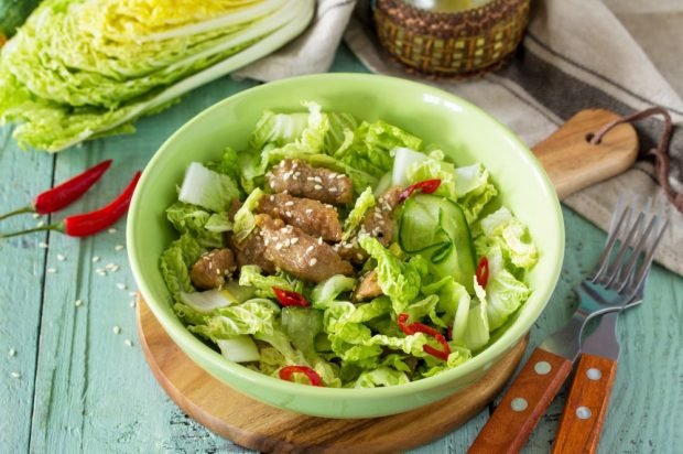 Salad of Peking cabbage, beef and hot pepper 