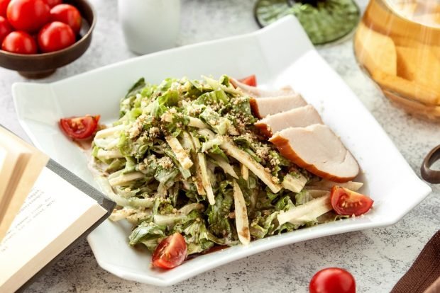 Salad with cheese, smoked chicken and nuts 