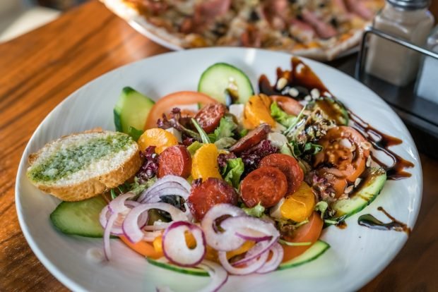 Salad with smoked sausage and tangerines