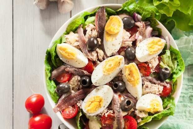 Salad with canned fish and eggs