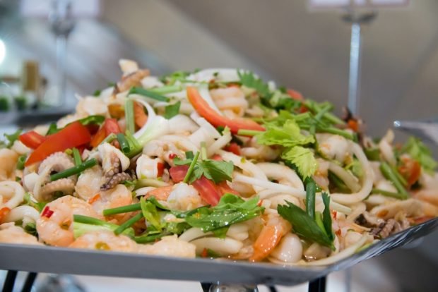 Salad with noodles and seafood