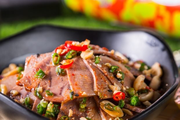 Chinese salad with beef and peanuts