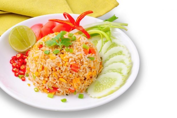 Salad with rice and fish