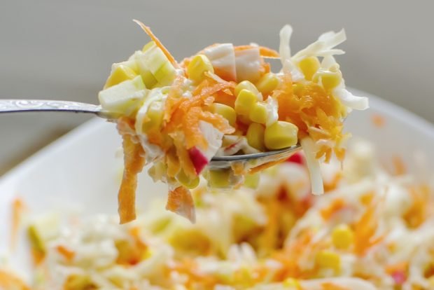 Salad with crab sticks, apples and grated carrots