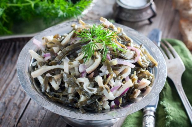 Salad with squid, seaweed and pickled onions