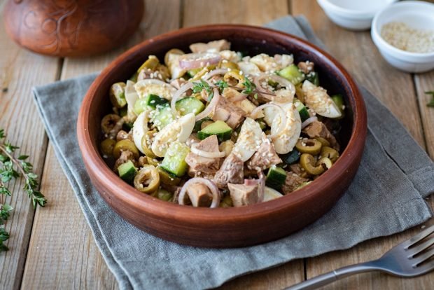 Salad with cod liver and olives