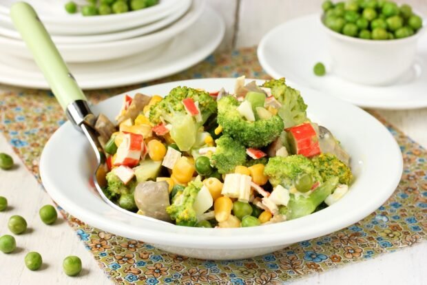 Salad with crab sticks and broccoli