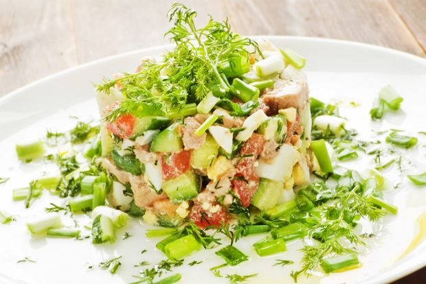 Homemade salad of vegetables and cod liver 