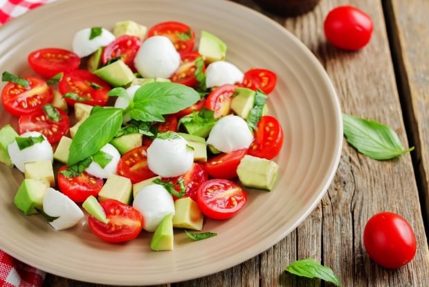 Tomato and mozzarella salad 