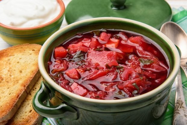 Borscht with beet tops