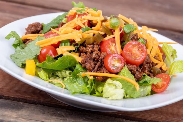 Salad with chopped beef