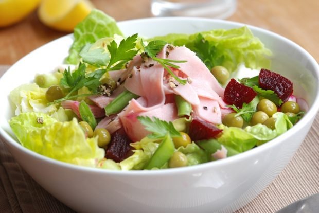 Salad with ham and beetroot