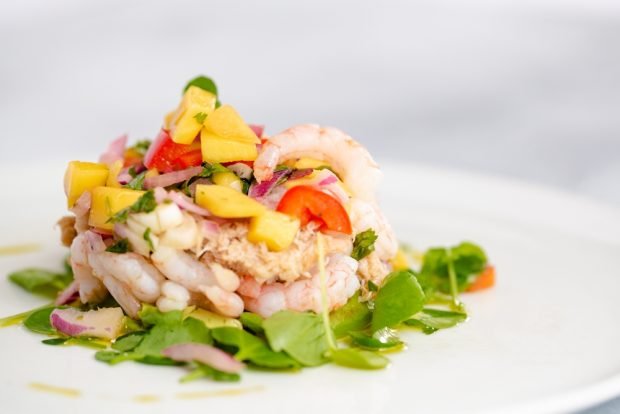 Salad with shrimp, crab meat and mango – a simple and delicious recipe, how to cook step by step