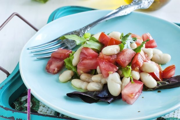 Italian salad with beans 