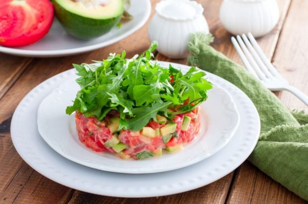 Salad with red fish, avocado and tomatoes