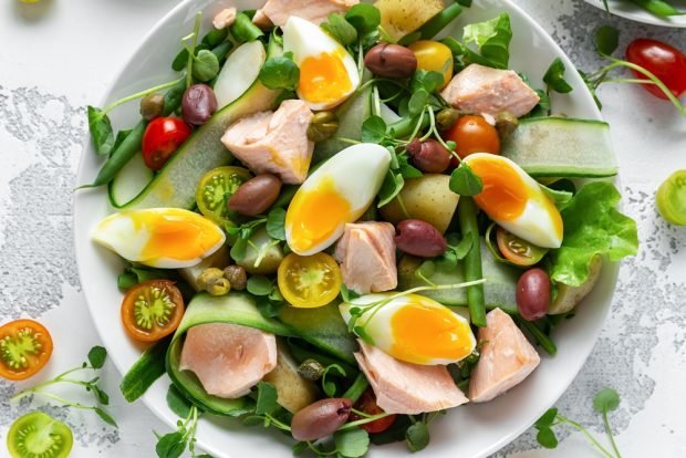 Salad with canned fish and vegetables