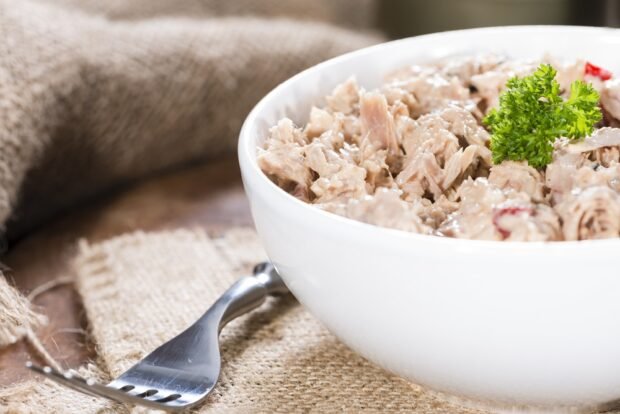 Tuna and hot pepper salad