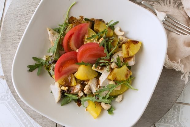 Grilled salad with pineapples and tomatoes 