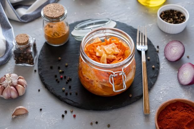 Korean carrot and white cabbage salad