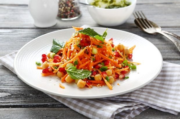 Chickpea, Korean carrot and pomegranate salad