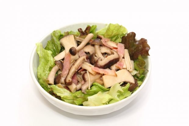 Salad with pickled mushrooms and ham