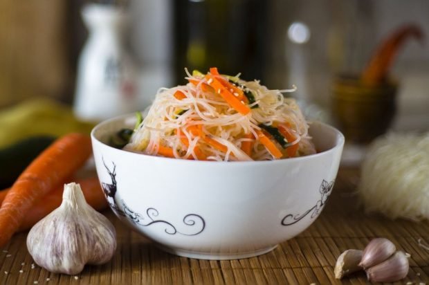 Salad with funchosa, seaweed and carrots is a simple and delicious recipe, how to cook step by step