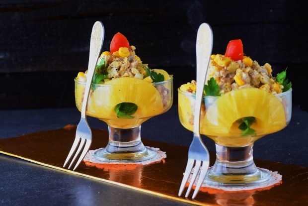 Cocktail salad with chicken and pineapple