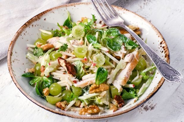 Chicken, celery and apple salad