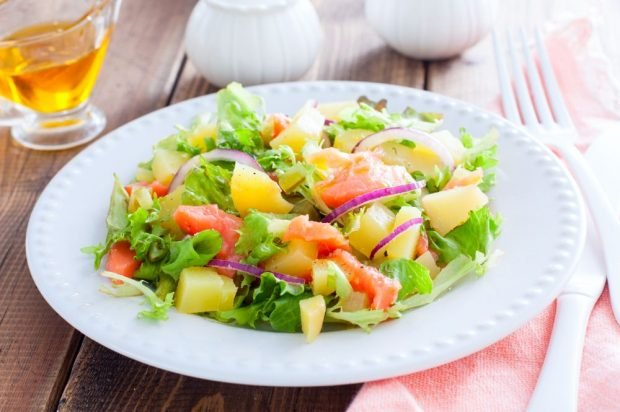 Salad of red fish, potatoes and pickled onions