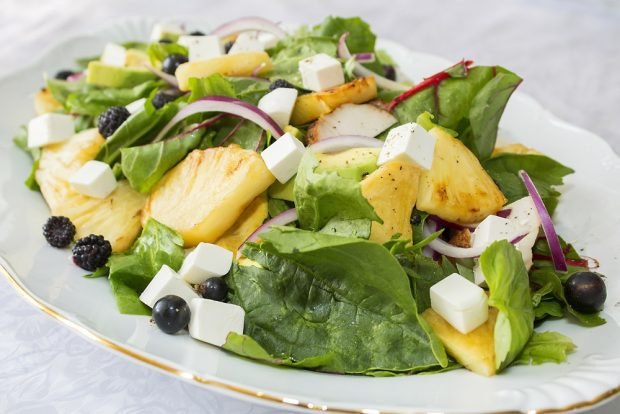 Salad with chicken fillet and fried pineapple