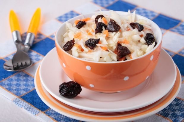 Sauerkraut and prune salad 