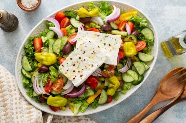 Greek salad with pickled pepper