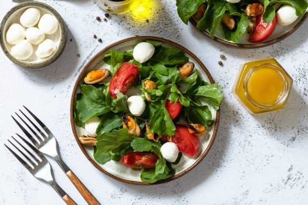 Italian salad with mussels 