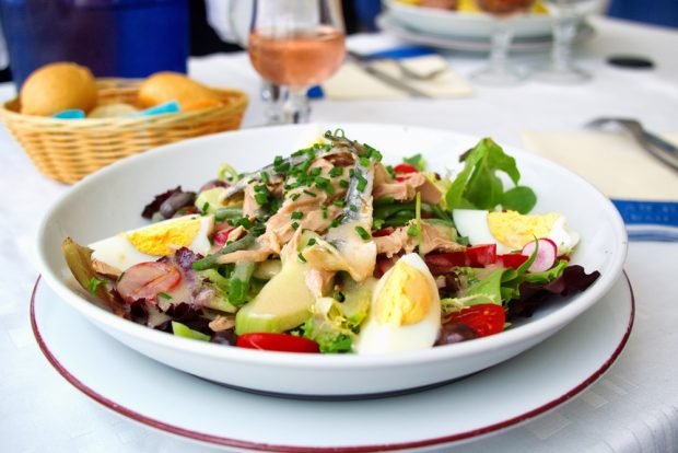 Nicoise with canned fish 