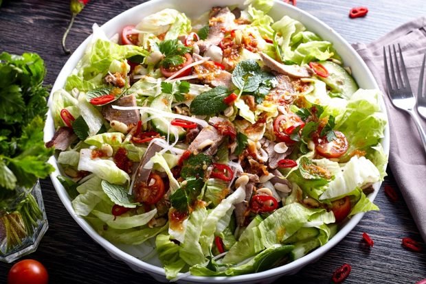 Salad with beef, mint and chili – a simple and delicious recipe, how to cook step by step