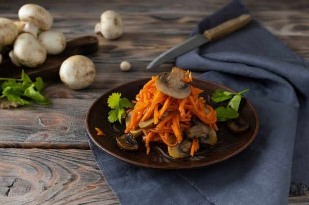 Korean carrots with fried mushrooms