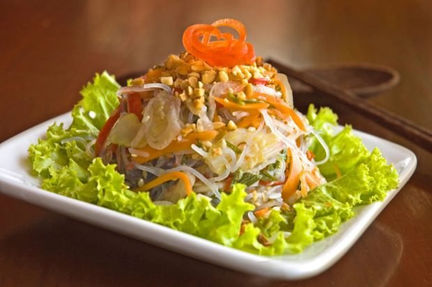 Vietnamese salad of funchosa and vegetables