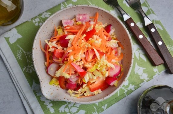 Peking Cabbage Salad with bell pepper and carrots: photo of recipe preparation, step 5