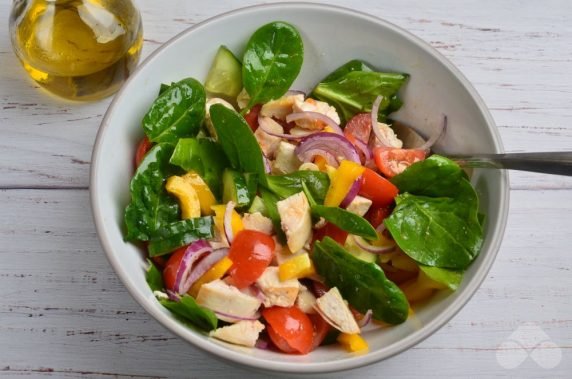 Meat salad with chicken, spinach and vegetables: photo of recipe preparation, step 5