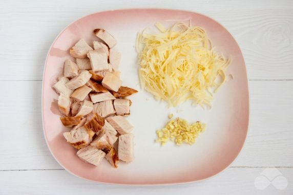 Caesar Salad with smoked chicken: photo of recipe preparation, step 1