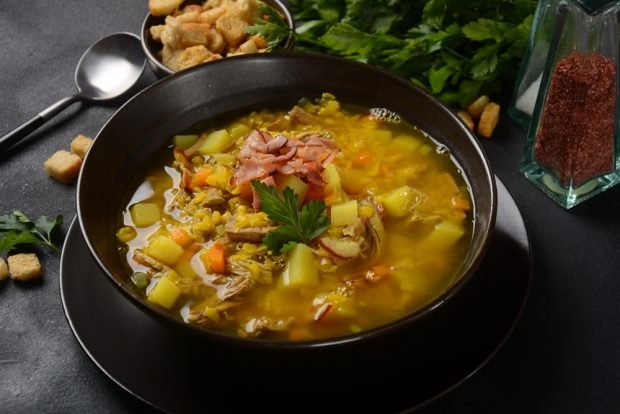 Pea soup with sauerkraut and bacon