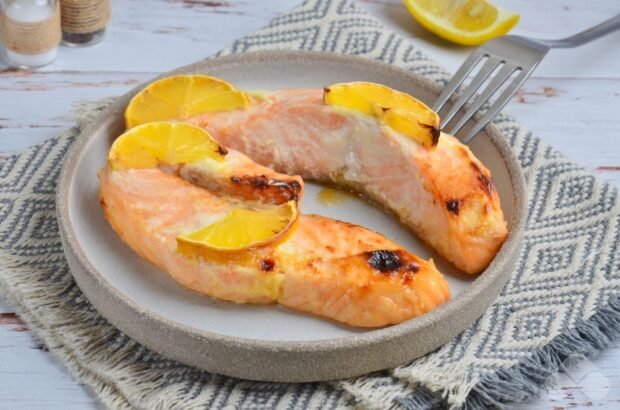 Salmon with lemon and honey in the oven – a simple and delicious recipe with photos (step by step)