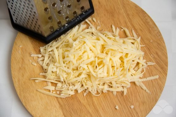 Turkey chops with tomatoes and cheese in the oven: photo of recipe preparation, step 5