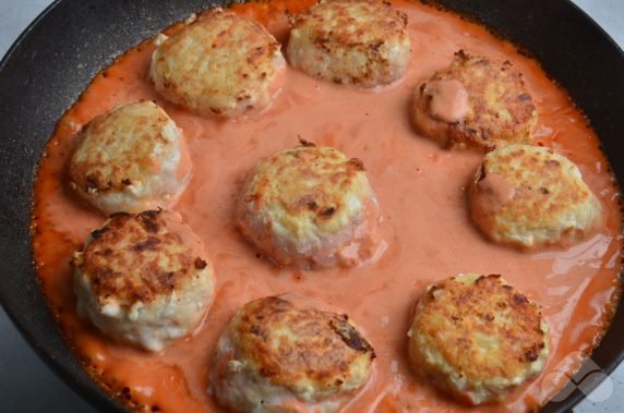 Meatballs in tomato and sour cream: photo of recipe preparation, step 5