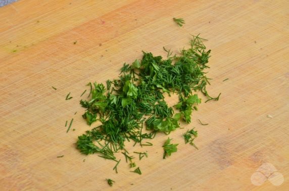 Omelet with herbs, oregano and garlic: photo of recipe preparation, step 4