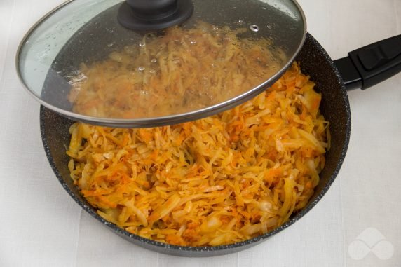 Cabbage stewed as in the dining room: photo of recipe preparation, step 5