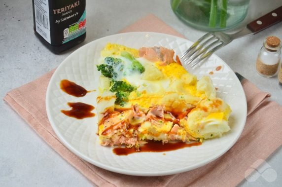 Omelette with salmon and cauliflower: photo of recipe preparation, step 6