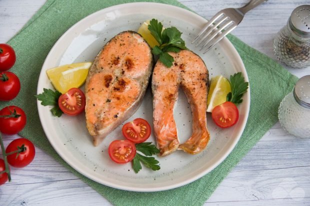 Red fish steaks in the oven – a simple and delicious recipe with photos (step by step)