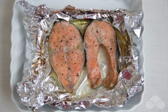 Red fish steaks in the oven: photo of recipe preparation, step 5