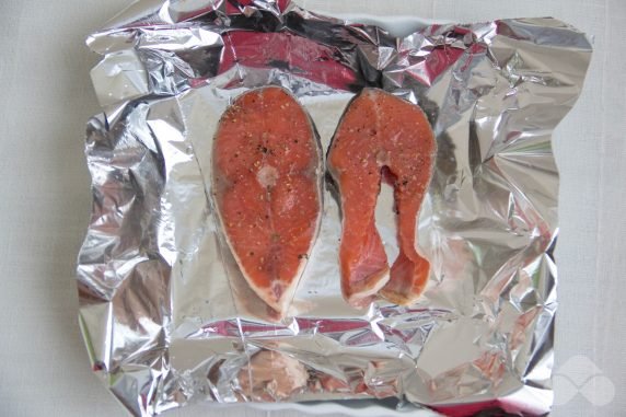 Red fish steaks in the oven: photo of recipe preparation, step 4